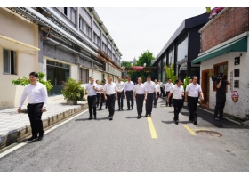 湛江市黨政代表團(tuán)赴佛山市考察——廣東省副省長(zhǎng)、湛江市委書記劉紅兵先生率考察團(tuán)蒞臨紅獅陶瓷總部參觀調(diào)研